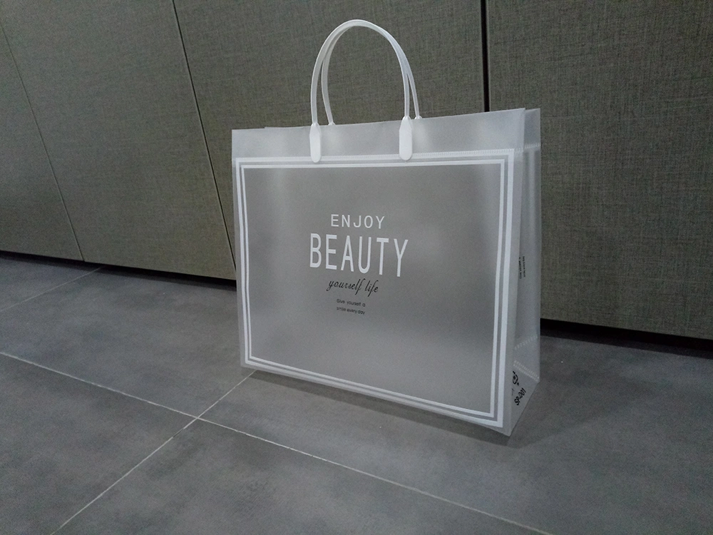 Qingdao Factory Reusable Material Mirror Surface Plastic Handles Closed PP Plastic Shopping Bag