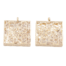 2016 Fashionable latest design metal gold color crystal ornament