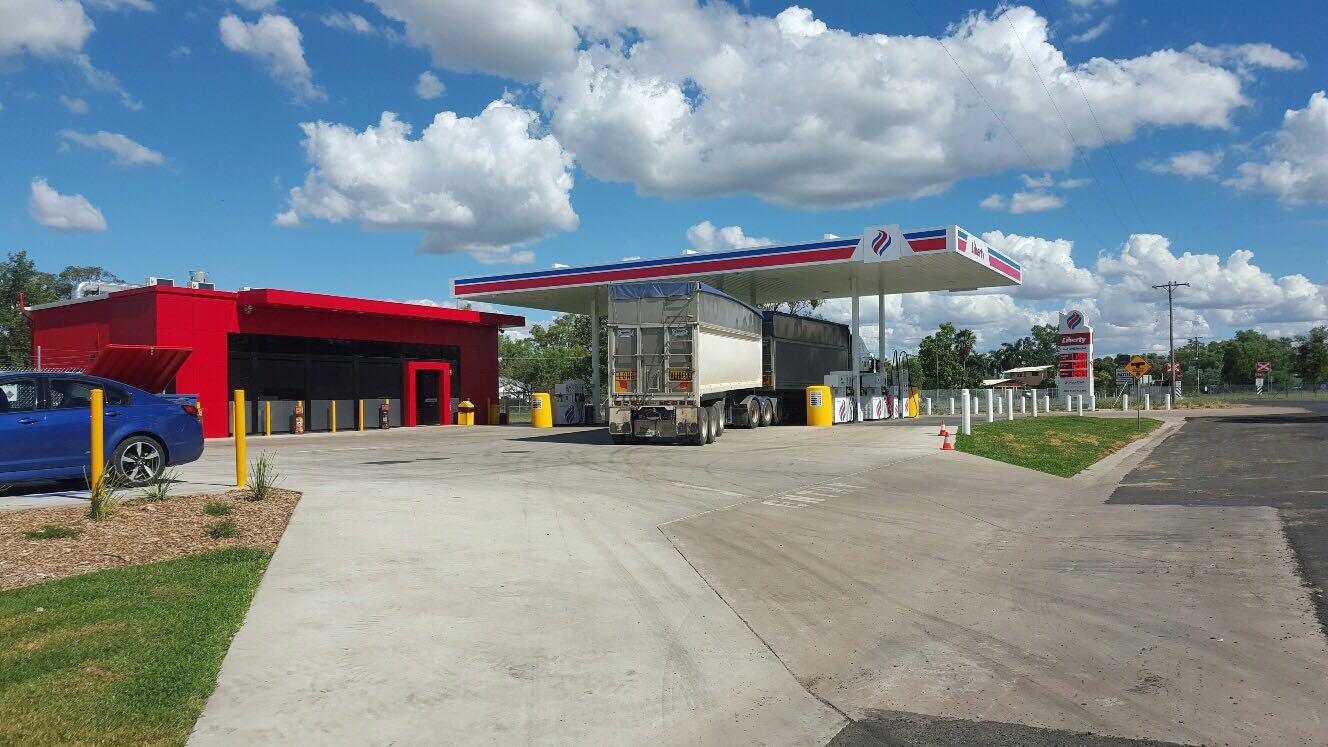 Prefabricated Space Frame Roof Construction Petrol Station Canopy