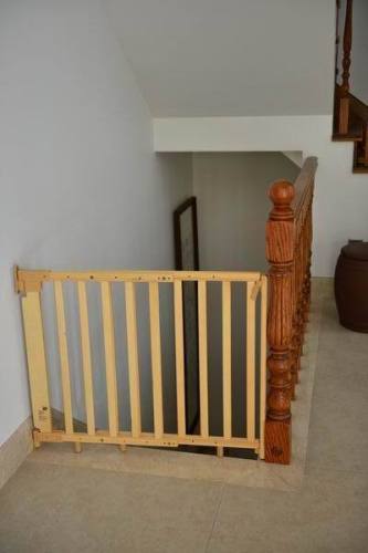 Baby safety gate wooden safety gate safety wooden indoor gate