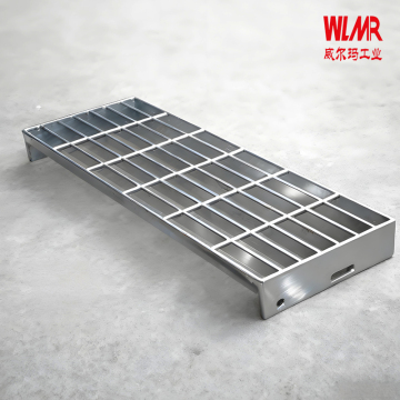 Sturdy Steel Grating with Long-Lasting Footboard