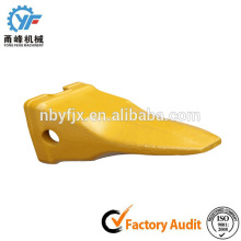 Bucket tips for excavating machine