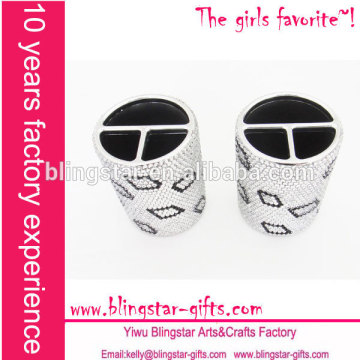 round diamond plastic pen holder