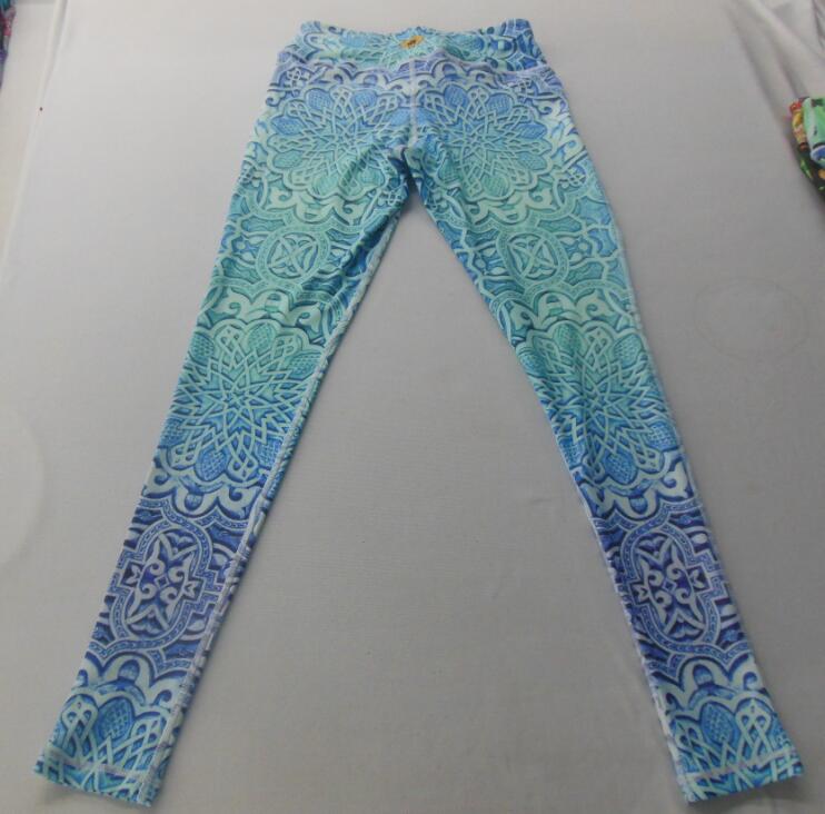 women printed leggings back side