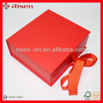 Orange cosmetic COFFRET with orange handle