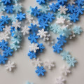 خرز ندفة الثلج باللون الأبيض 5 مللي متر شريحة طينية ناعمة ندفة الثلج الزرقاء لديكورات الكريسماس رشاشات للحفلات ذاتية الصنع