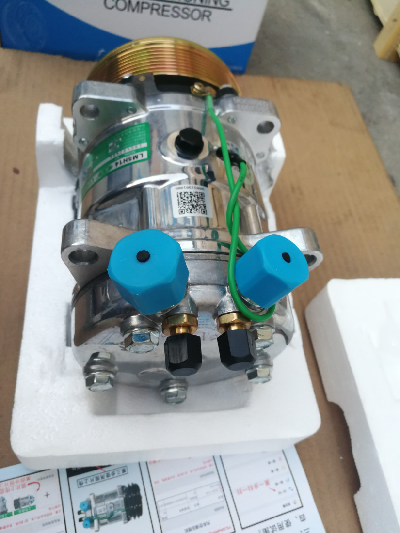 Sinotruck HOWO truck Parts conditioning compressor