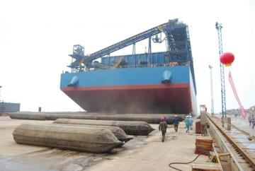 Heavy boat Engineering ship launching