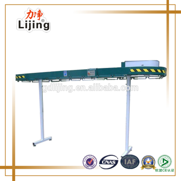 Clothing conveying line for laundry shop