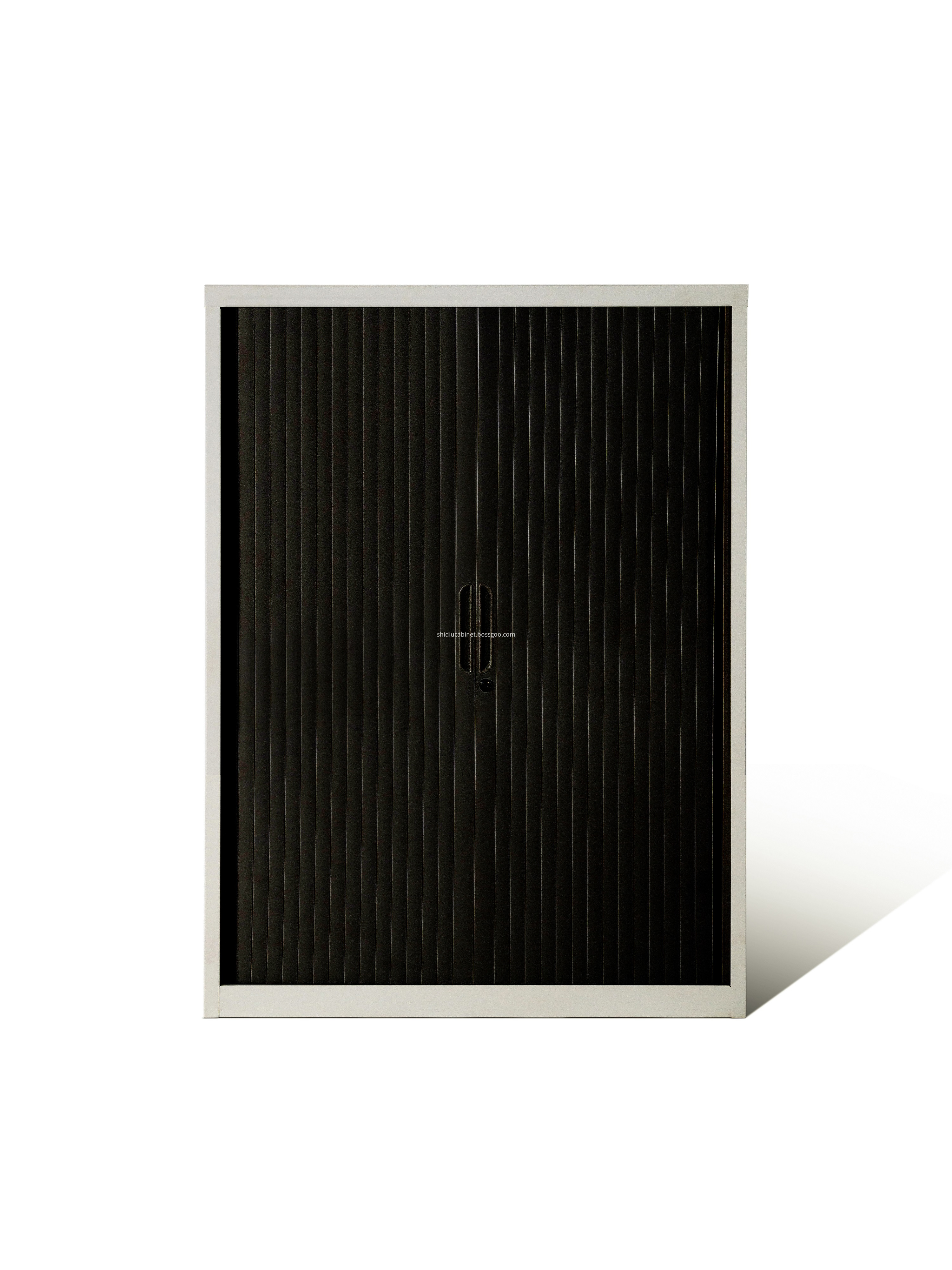 armário com porta de enrolar cabinet with roller door