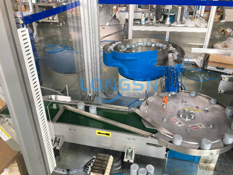 Automatic lid assemble machine
