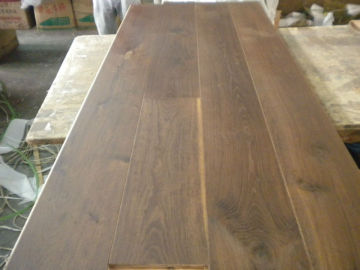 Wide plank oak engineered flooring