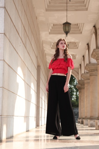 Blouse de couleur rouge à manches courtes Off Shouler