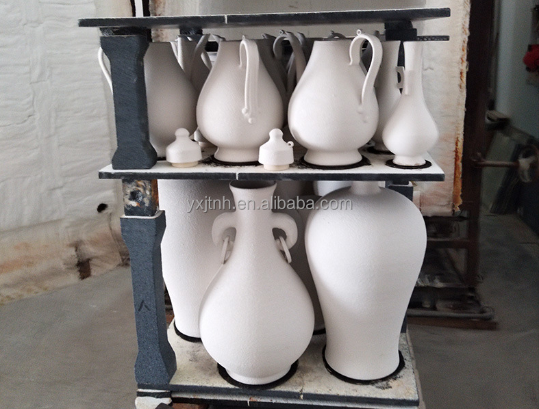 Carborundum kiln shelf and props for porcelain tableware