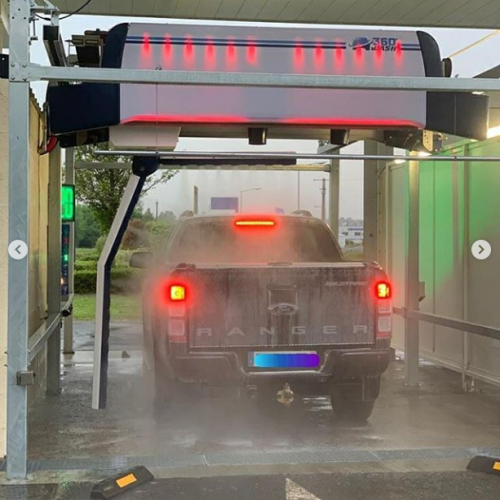 Équipement de lavage de voiture sans contact à haute pression