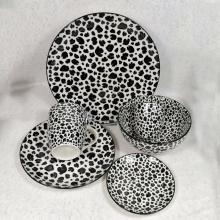 Pad printing stoneware dinnerware