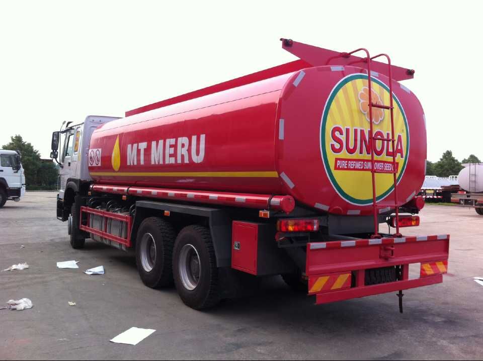 Sinotruk HOWO brand 20CBM oil tanker truck