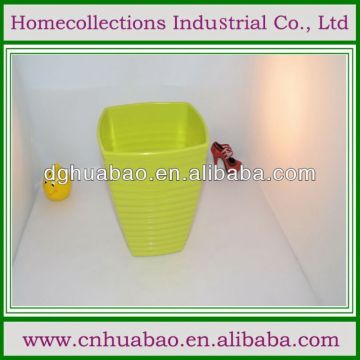 colored plastic plant pots