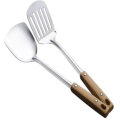 Spatule en acier inoxydable avec manche en bois