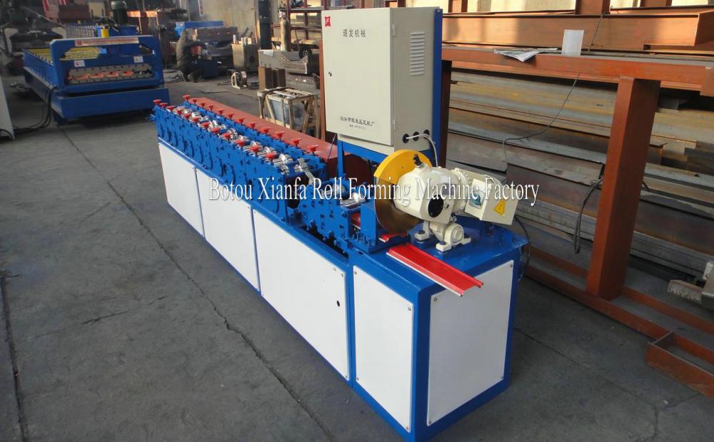 Flying cutting shutter door roll forming machine