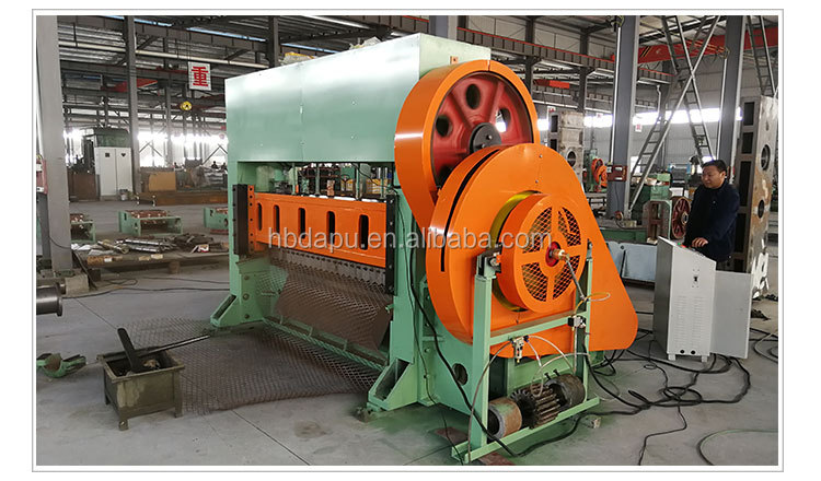 Heavy duty expanded metal mesh fence machine