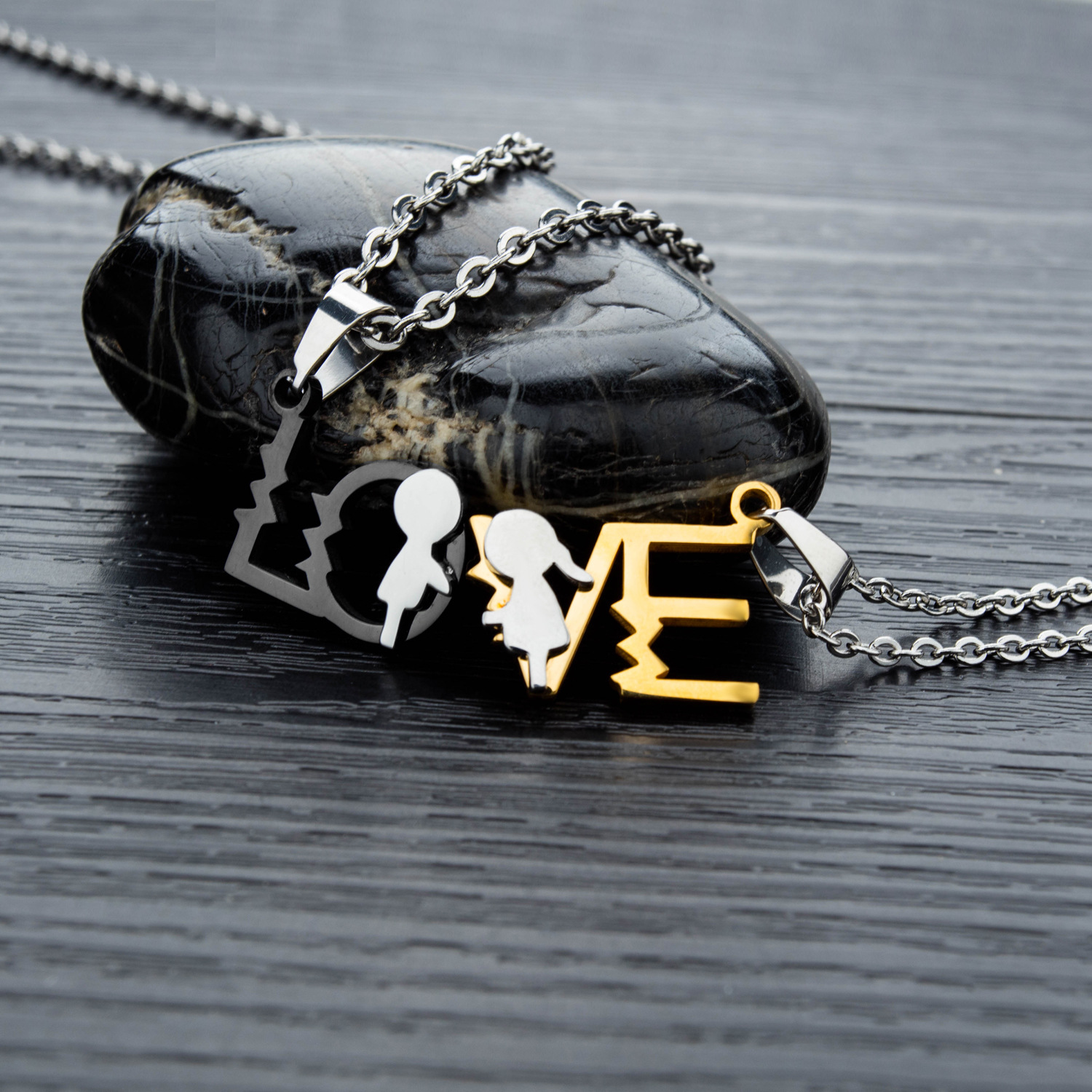 chinese couple pendant LOVE letter necklace custom iced out pendant necklace manufacturer