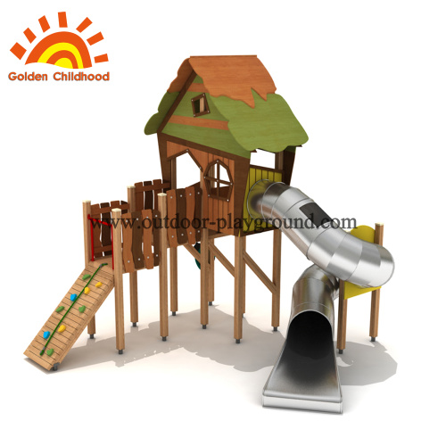 Ayunan playhouse diatur di taman