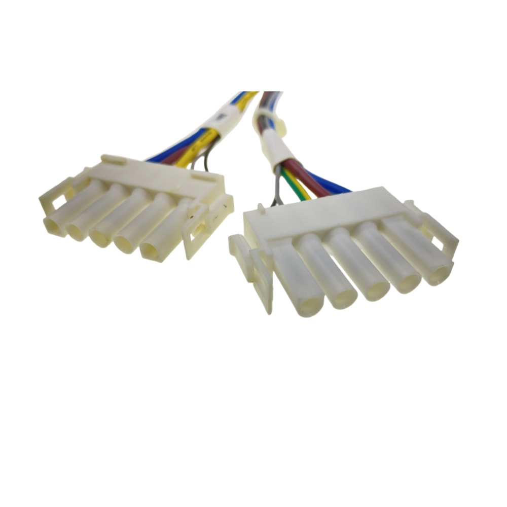 TE ハウジングを備えたカスタマイズされたワイヤリング ハーネス Customized wiring harness with TE housing