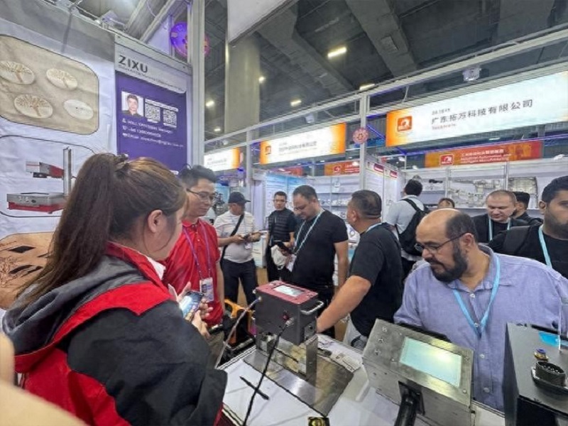 The number of visitors to the Canton Fair has decreased, but Chuke Intelligent has attracted attention against the trend. Its pneumatic marking machine has won customers with sincerity and demonstrated its hard-core strength