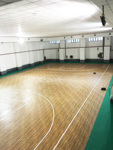 Lapangan basket lantai olahraga serbaguna