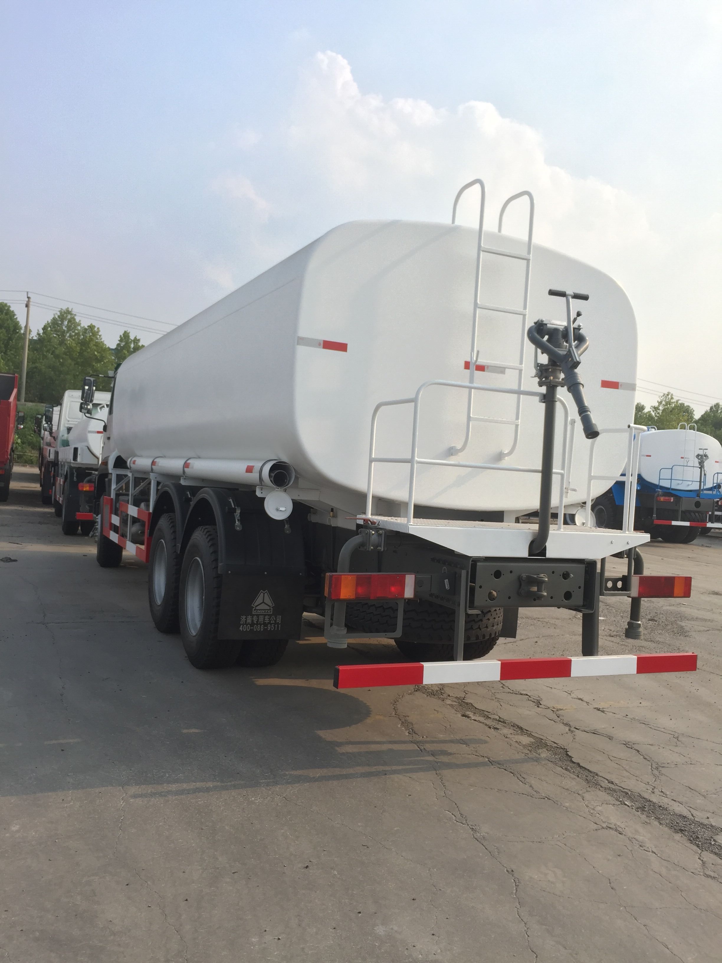 รถบรรทุกน้ำ - 01 water tank truck-01