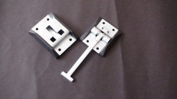 02421+02422 Truck body door retainer