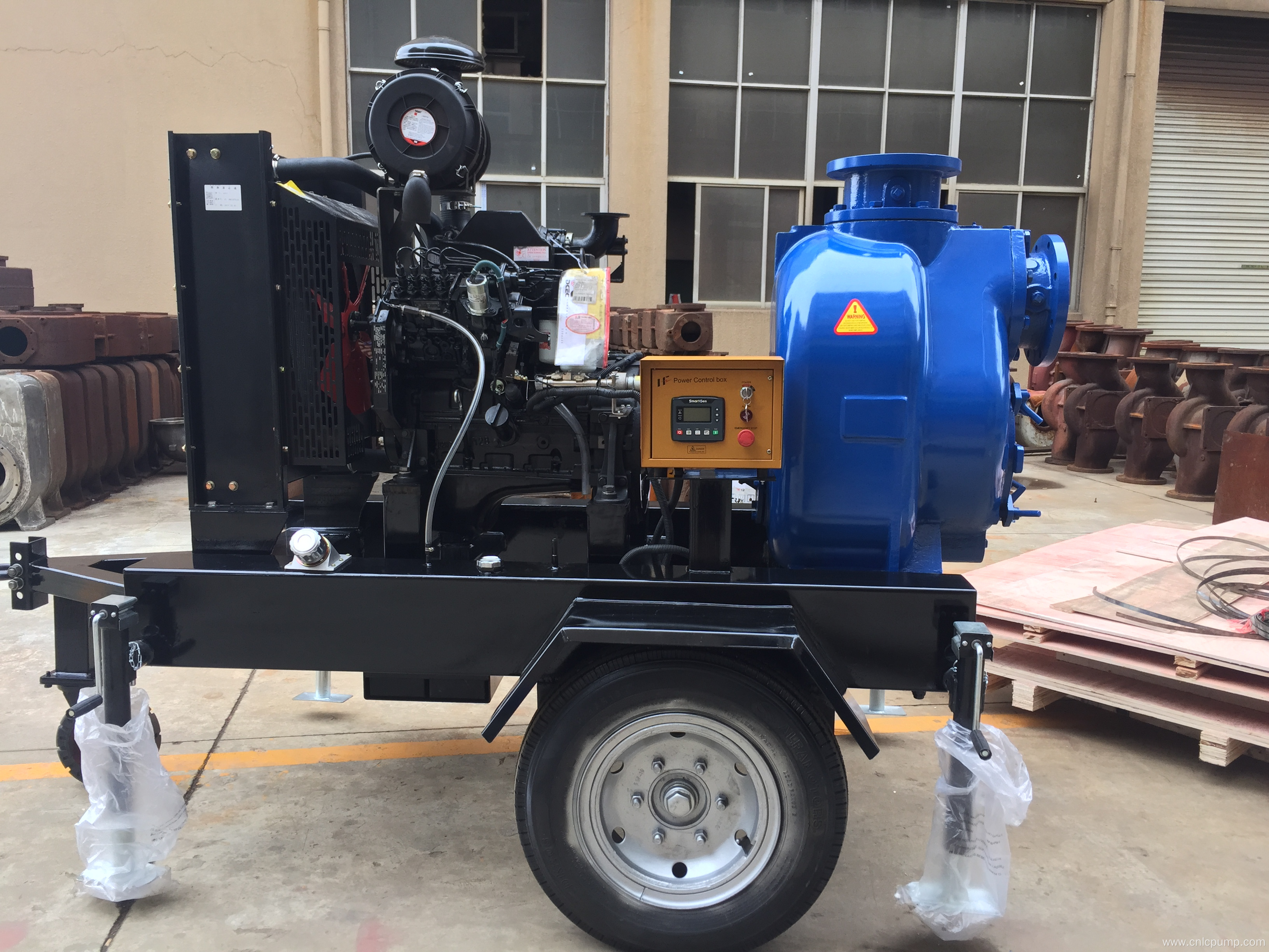 Self priming centrifugal pump with diesel engine