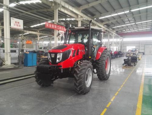 Traktor menggabungkan konsep Snow Blower untuk mesin terkenal