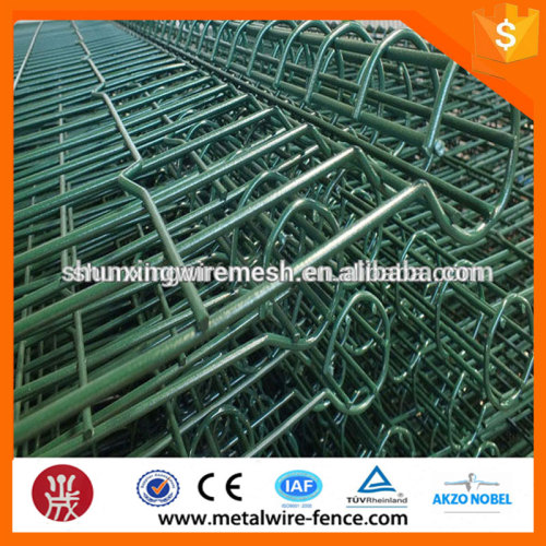 Ornamental double loop wire mesh fence