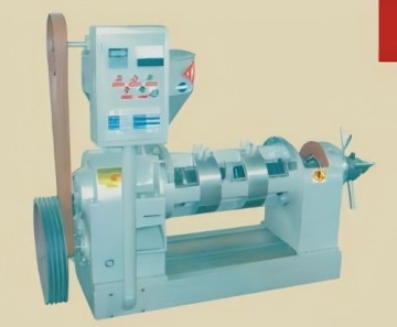 Temperature control oil press of high efficiency