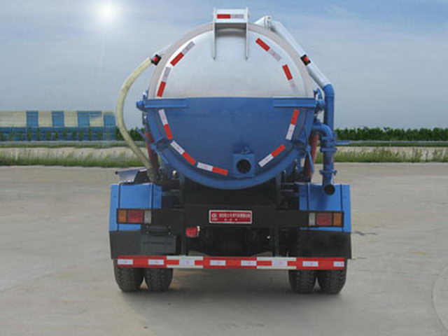 دونغفنغ 7000L معالجة مياه الصرف الصحي شاحنة صهريج