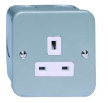 1g 13A Unswitched Socket Metal Clad
