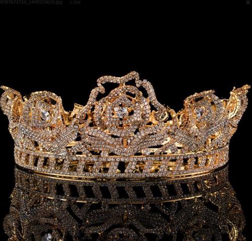 Mahkota Kontes Kecantikan Ratu Berlapis Emas Kecil