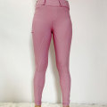 Mulheres rosa montando calças de calça de calça
