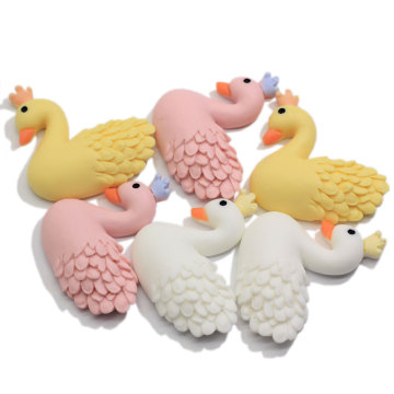 Nuevo 28 * 30 MM lindo cisne Flatback resina cabujones adorno hermoso Kawaii Animal cisne artesanías se ajustan a la caja del teléfono decoración artesanal