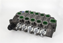 Multi-port multi-way hydraulic valve