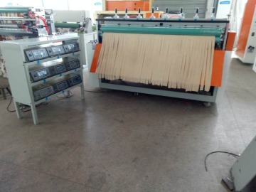 Mop cloth slitting machine