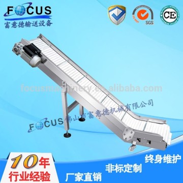 Dry products output conveyor