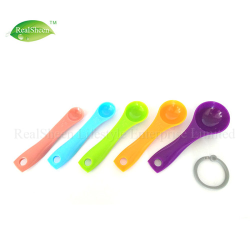 Set di cucchiai da 5 pezzi in plastica multicolore