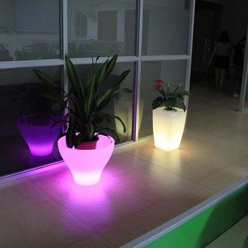 Pots de fleurs en plastique à LED changeants multicolores