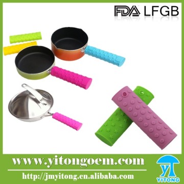 100% Food Grade kitchen helper LFGB standard silicone pan handles