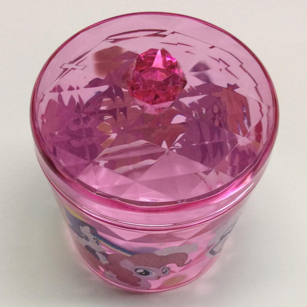 Plastic round storage box with diamond pattern