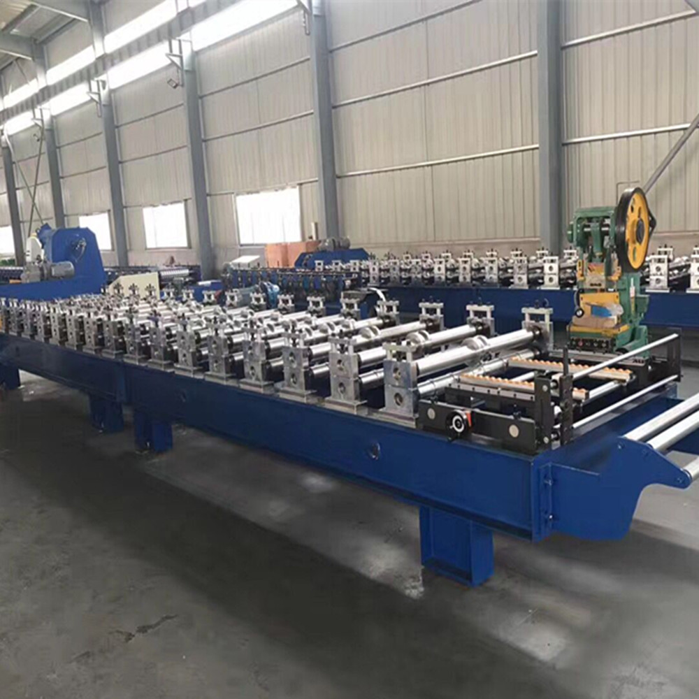 roller roofing making machine