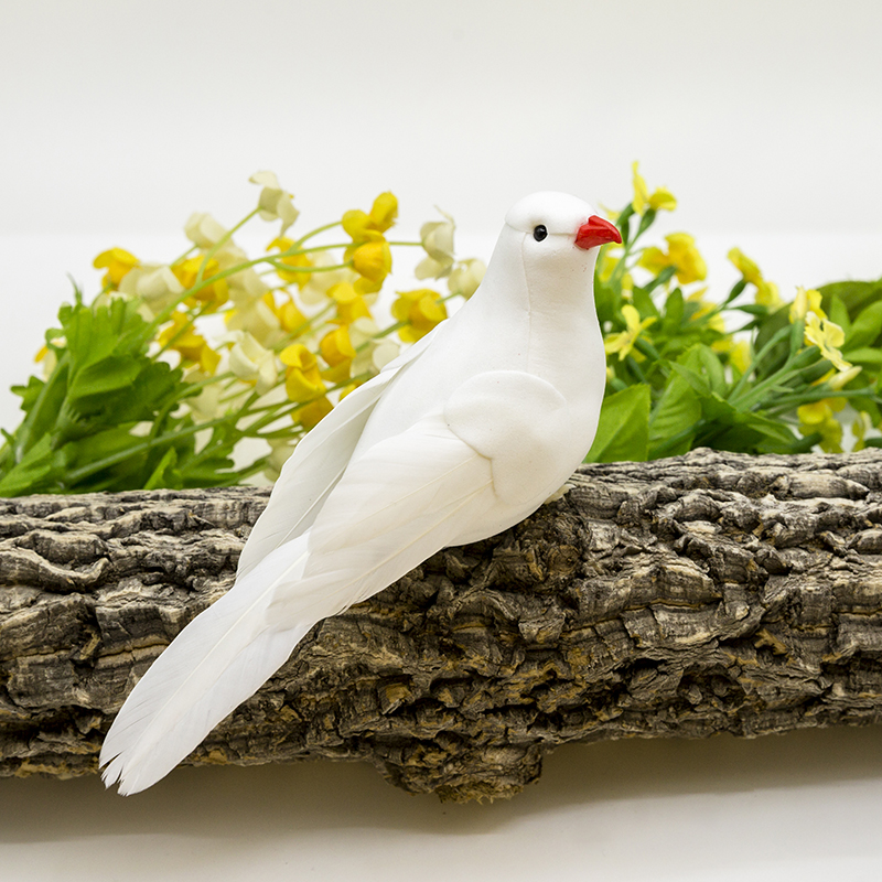 Pájaro con decoración de sombrero